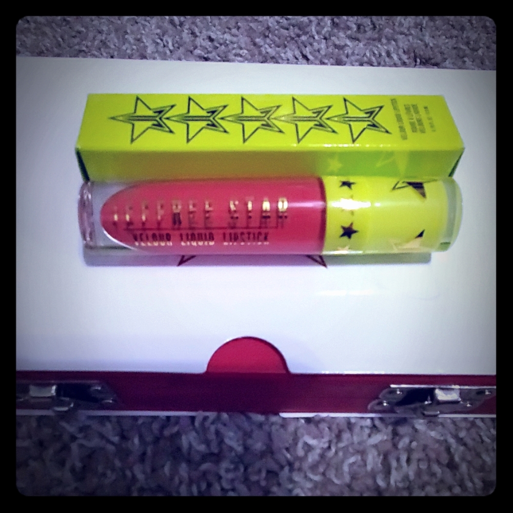 Jeffree Star's Velour Liquid Lipstick